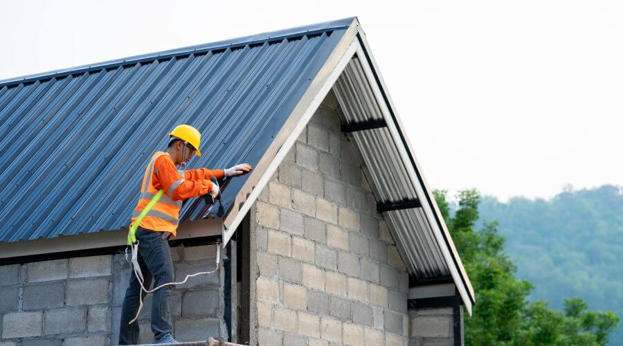 Professional gutter cleaning in Toledo, OR